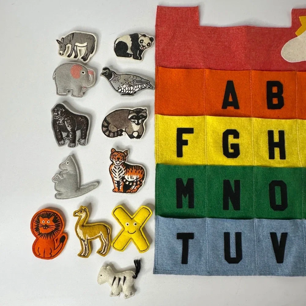 Vtg 1983 Reed Galleries Felt Alphabet Animal Pocket Wall Hanging Rainbow Teacher